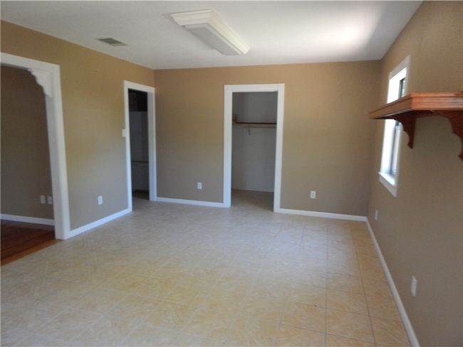 330 E Cedar St, House other with 2 bedrooms, 1 bathrooms and 2 parking in Bertram TX | Image 4