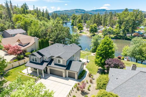 1090 Anglers Pl, Shady Cove, OR, 97539-7704 | Card Image