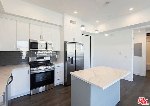 202-5254 Denny Ave, North Hollywood, CA, 91601-5493 | Card Image