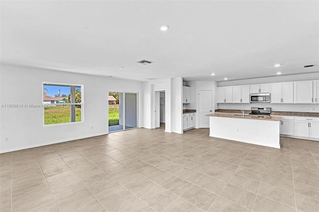 2033 Sw Castinet Ln, House other with 4 bedrooms, 3 bathrooms and null parking in Port St. Lucie FL | Image 8