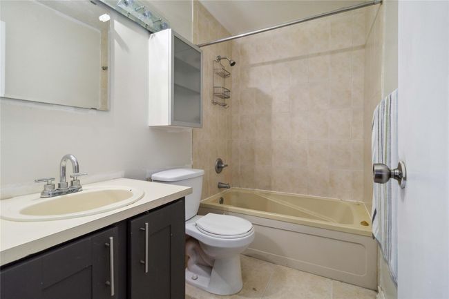 APT-203 - 1250 Sw 113 Th Ter, Condo with 2 bedrooms, 2 bathrooms and null parking in Pembroke Pines FL | Image 26