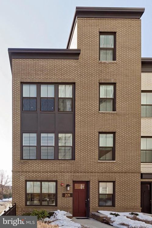 221 Montgomery Street, ALEXANDRIA, VA, 22314 | Card Image