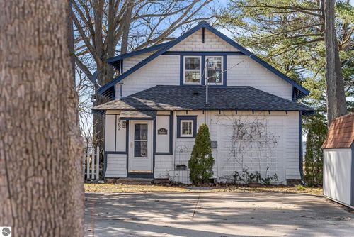 562 Cherry Grove Lane, Cadillac, MI, 49601 | Card Image