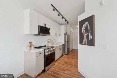 403-4240 Chestnut St, PHILADELPHIA, PA, 19104-3015 | Card Image