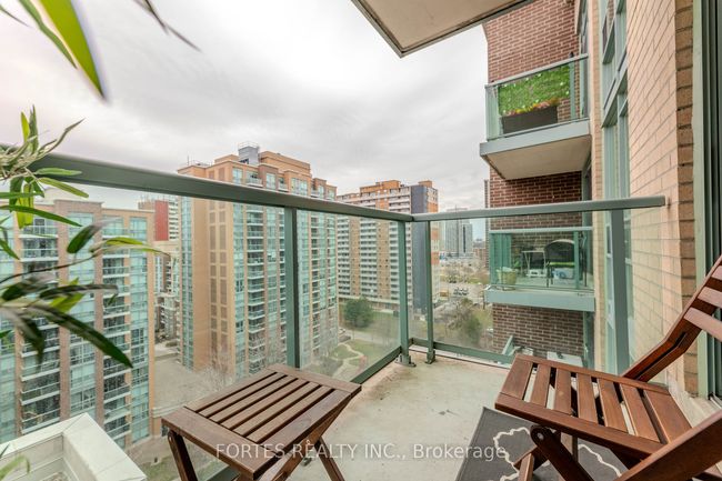 1101 - 9 Michael Power Pl, Condo with 2 bedrooms, 2 bathrooms and null parking in Etobicoke ON | Image 12