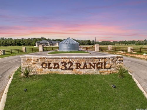 618 Windmill Ridge Dr, Blanco, TX, 78606-2201 | Card Image