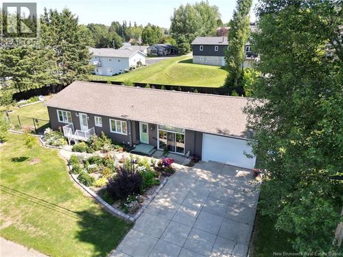 16 Beaulieu St, Grand-Sault/Grand Falls, NB, E3Y1C9 | Card Image