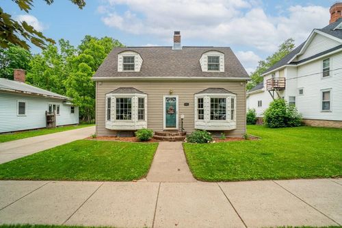 1015 Wilson Ave, Menomonie, WI, 54751-2850 | Card Image