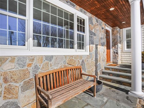 32 Bauer Place Ext, Westport, CT, 06880-4105 | Card Image