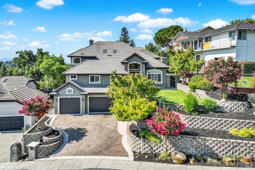 681 Hillside Dr, Fairfield, CA, 94533-1350 | Card Image
