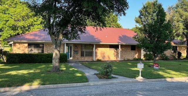 Sycamore St, Muenster, TX 76252