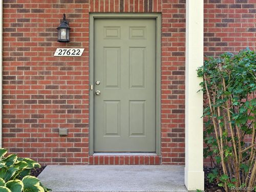 27622 Hidden Oaks Dr, Trenton, MI, 48183-2884 | Card Image