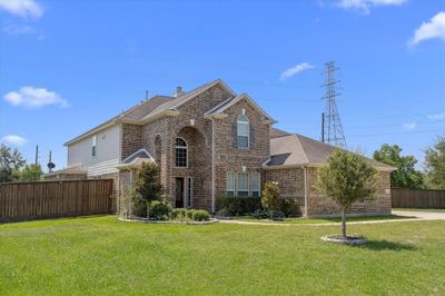 8106 Cullen Estates Drive, House other with 5 bedrooms, 3 bathrooms and null parking in Pearland TX | Image 2