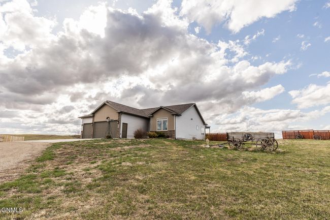 2467 Labrador Dr, House other with 4 bedrooms, 3 bathrooms and null parking in Mandan ND | Image 5