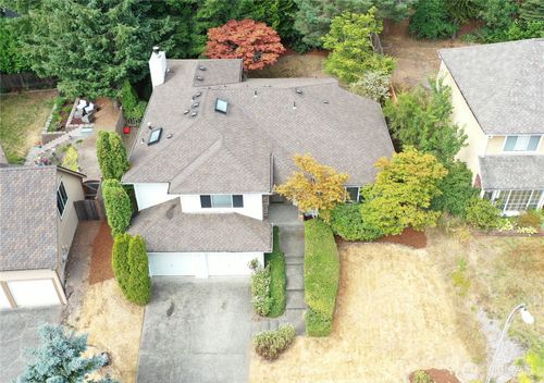 23952 Se 40th Pl, Sammamish, WA, 98029-7569 | Card Image