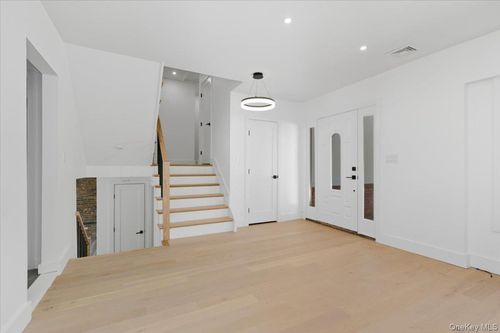 559 Linda Ln, Woodmere, NY, 11598-1524 | Card Image