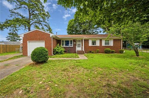 6 Broda Ct, Portsmouth, VA, 23701-2218 | Card Image