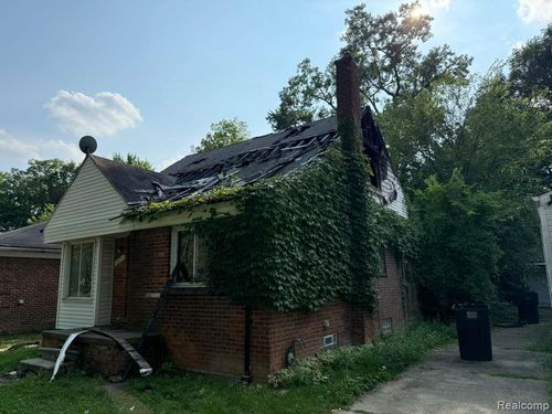 9575 Braile St, Detroit, MI, 48228-1512 | Card Image