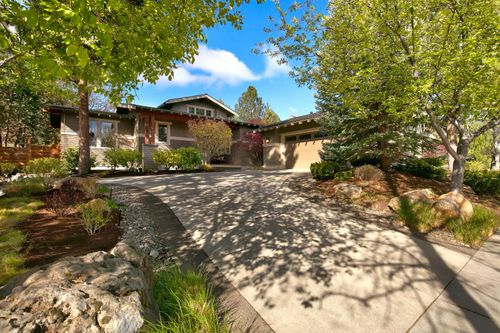 691 Nw Yosemite Dr, Bend, OR, 97703-6795 | Card Image