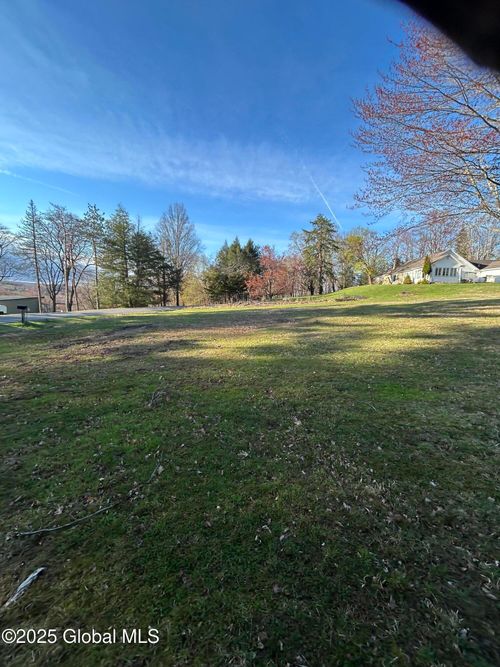 55 East Rd, Troy, NY, 12180-6860 | Card Image