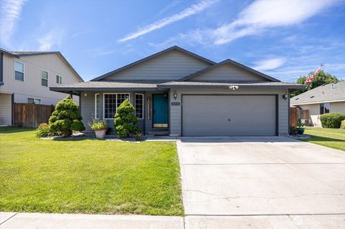 8308 Langara Dr, Pasco, WA, 99301-7895 | Card Image