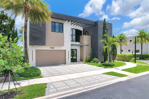 7509 Nw 99th Ave, Doral, FL, 33178-3448 | Card Image