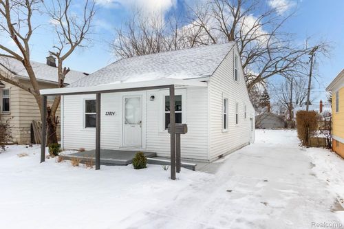 23824 Tuscany Ave, Eastpointe, MI, 48021-4605 | Card Image