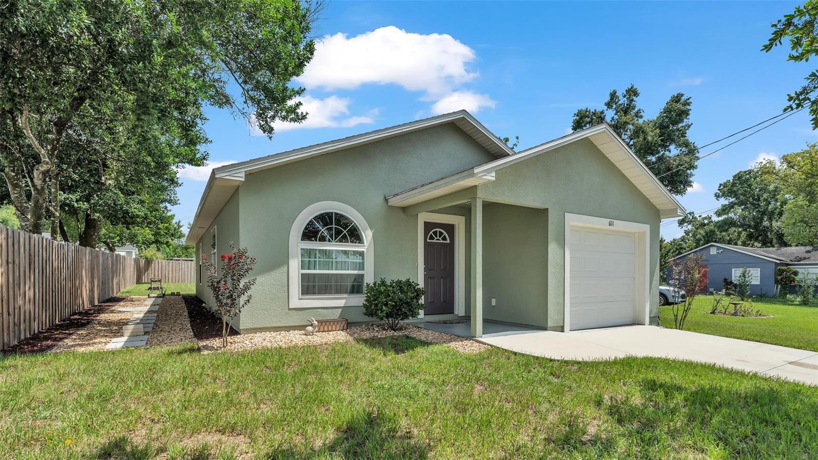 Ariana Ave, Auburndale, FL 33823