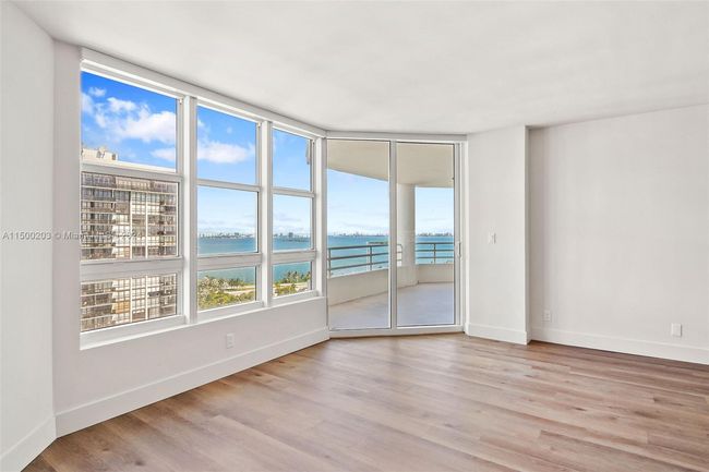 APT-402 - 555 Ne 34 Th St, Condo with 2 bedrooms, 2 bathrooms and null parking in Miami FL | Image 6