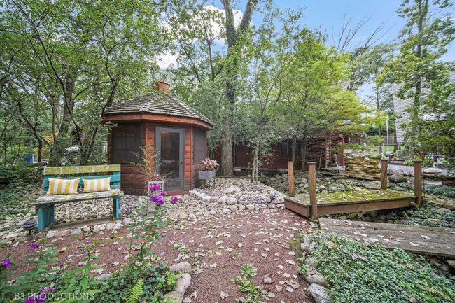 8660 W 130 Th St, House other with 3 bedrooms, 2 bathrooms and 2 parking in Palos Park IL | Image 25