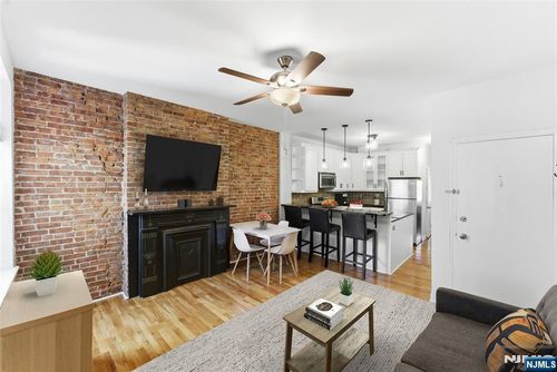 211 14th St, Hoboken, NJ, 07030-4416 | Card Image