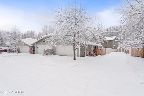 19-16633 Rivers Edge Ln, Eagle River, AK, 99577-8068 | Card Image