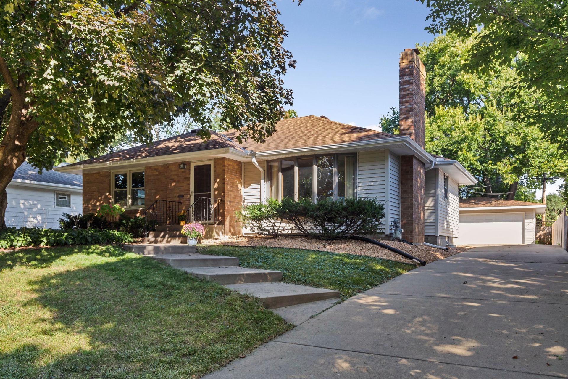 Saunders Ave, Saint Paul, MN 55116