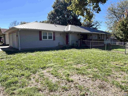 1001 Woodland St, Emporia, KS, 66801-6417 | Card Image