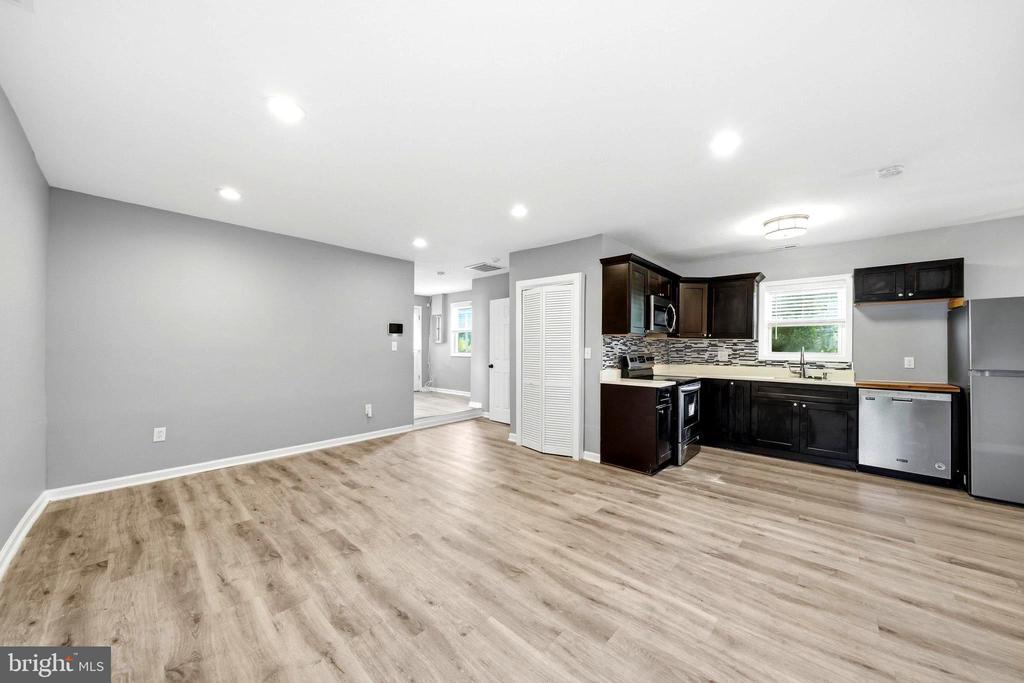 Residential in SUITLAND 4