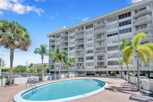 apt-302-16740 Ne 9th Ave, North Miami Beach, FL, 33162-2573 | Card Image