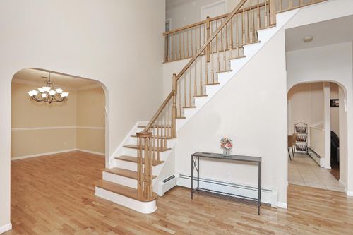 67 N Airmont Rd, Suffern, NY, 10901-3964 | Card Image