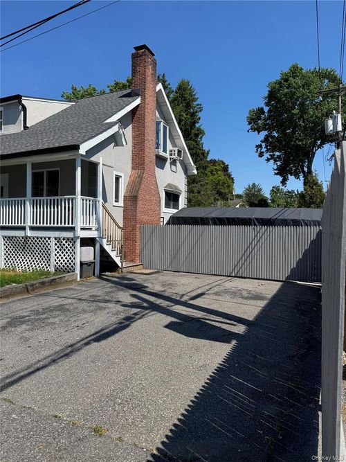 7 Meadow St, Goldens Bridge, NY, 10526-1005 | Card Image
