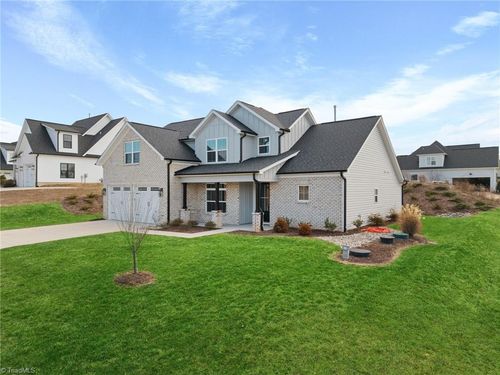 7632 Monty Dr, Kernersville, NC, 27284-5004 | Card Image