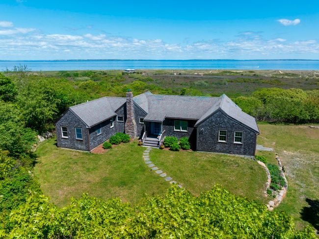 370 Lighthouse Rd, House other with 4 bedrooms, 3 bathrooms and null parking in Aquinnah MA | Image 6