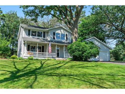 621 Twelve Oaks Ln, Hudson, WI, 54016-1851 | Card Image
