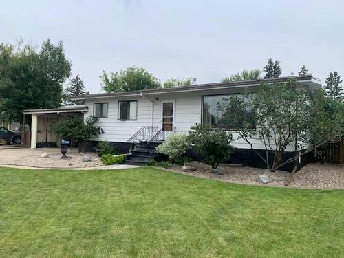 2318 10a Ave S, Lethbridge, AB, T1K0G4 | Card Image