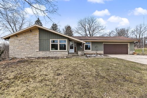 3355 S Cari Adam Dr, New Berlin, WI, 53146-2603 | Card Image