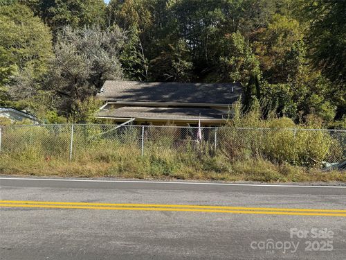 1011 N Us 19e Hwy, Newland, NC, 28657-9111 | Card Image