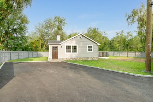 3167 Lincoln Dr, Mohegan Lake, NY, 10547-1609 | Card Image