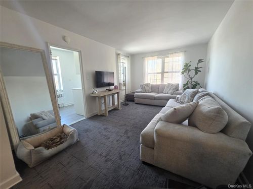 5d-33-15 81st Street, New York, NY, 11372 | Card Image