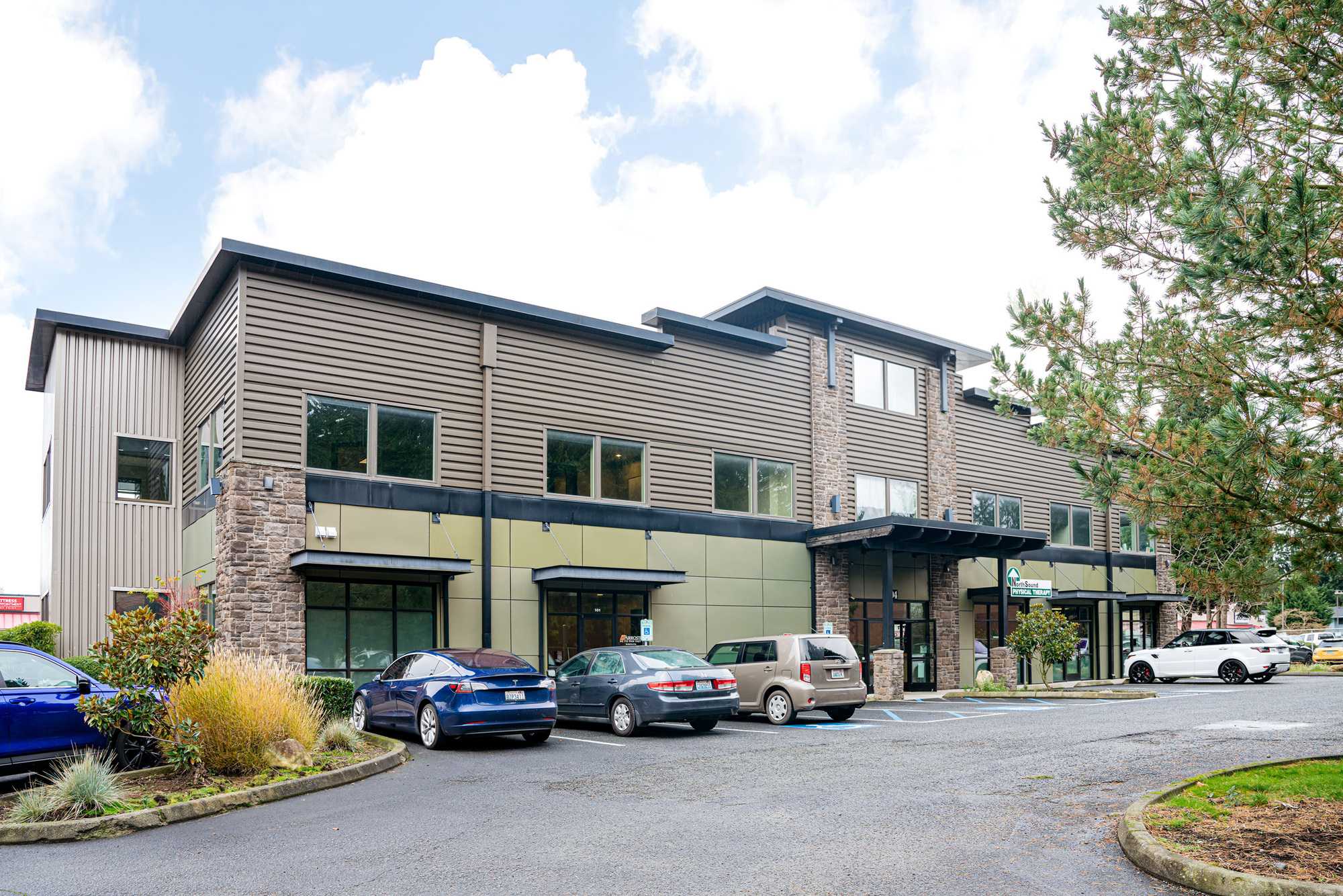 3204 Smokey Point Dr, Arlington, WA 98223