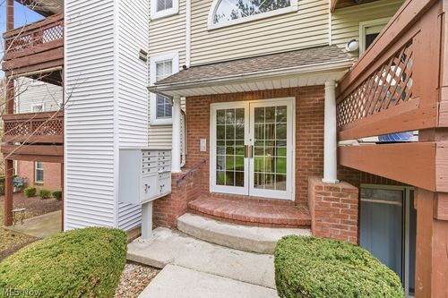 d1-688 Brick Mill Run, Westlake, OH, 44145-1663 | Card Image
