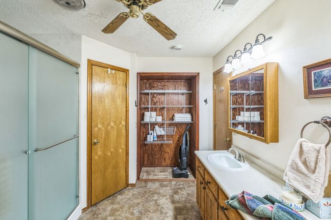 906 County Road 2770, House other with 3 bedrooms, 3 bathrooms and null parking in Honey Grove TX | Image 15
