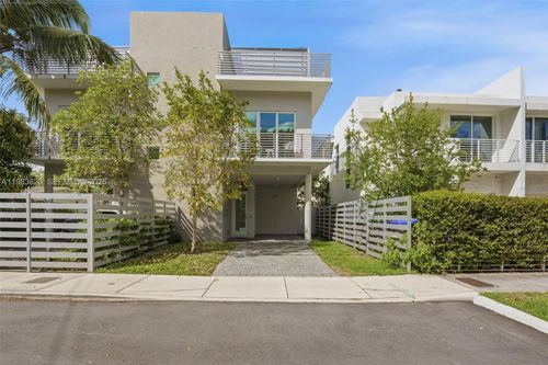 3525 Day Ave, Coconut Grove, FL, 33133-4904 | Card Image